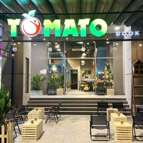Tomato Book Kafe