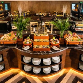 Du thuyền Ambassador Cruise