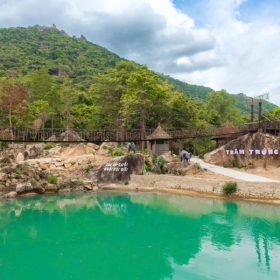 Khu du lịch Trăm Trứng