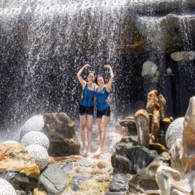 Khu du lịch Trăm Trứng