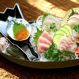 Lá Phong Sushi House