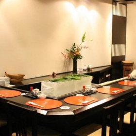 Lá Phong Sushi House