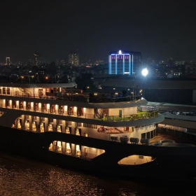 Du thuyền REVER Sài Gòn