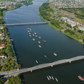 Ca Huế trên sông Hương