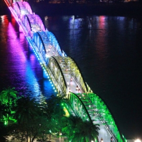 Ca Huế trên sông Hương