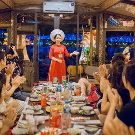 Ca Huế trên sông Hương