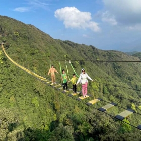 Khu du lịch Cầu Kính Rồng Mây