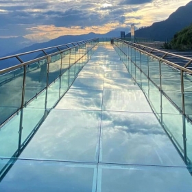 Khu du lịch Cầu Kính Rồng Mây