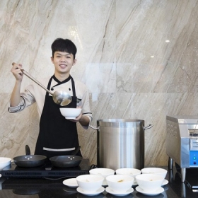 Khách sạn Meriton Nha Trang