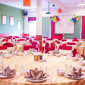 Nhà hàng Red House Q3