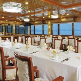 Du Thuyền Royal Wings