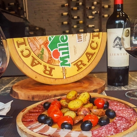 De L'amour Bistro & Cafe