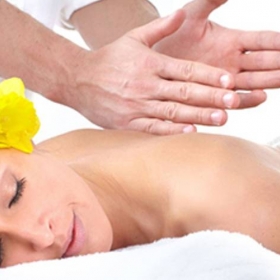 Chọn 01 trong 02 dịch vụ massage body hoặc tắm tẩy tế bào chết tại Xinh Beauty & Spa