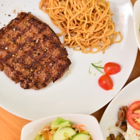 Nhà hàng Oliu Đỏ