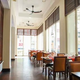 Khách Sạn Equatorial Đẳng Cấp 5 Sao - Nhà Hàng Chit Chat