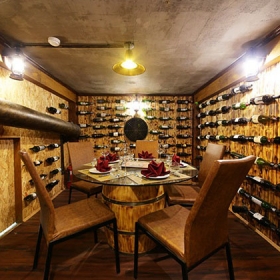 Hầm rượu Aum Wine Cellar