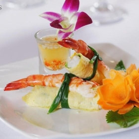 Du Thuyền Royal Wings