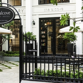 Alcove Library Hotel