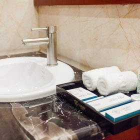 Từ Sơn Luxury Hotel