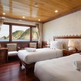 Du Thuyền Royal Wings