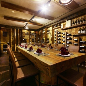 Hầm rượu Aum Wine Cellar