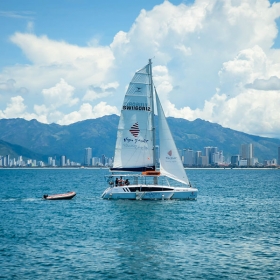 Du thuyền Vega Yacht