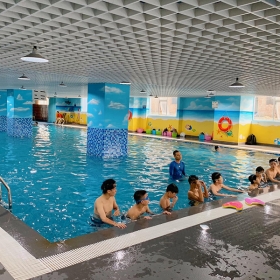 Bể bơi bốn mùa Sapphire Pool 