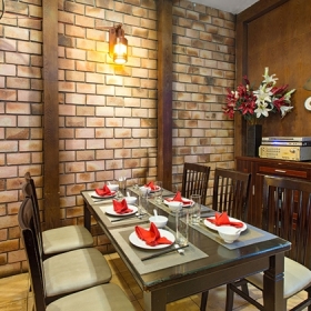 Nhà hàng Red House