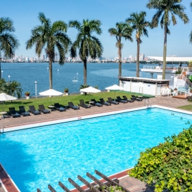 BỂ BƠI KHÁCH SẠN THẮNG LỢI 