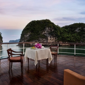 Du thuyền Emerald 4 sao