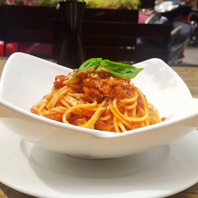 De L'amour Bistro & Cafe