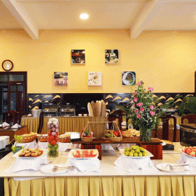 Hòn Rơm Central Beach Resort