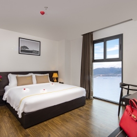 Khách sạn Meriton Nha Trang