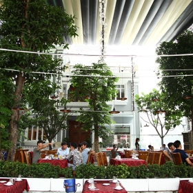 Nhà Hàng Hòn Đất