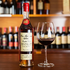 Nhà hàng Vintage Wine Club since 1885	