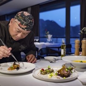 Du thuyền Scarlet Pearl