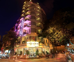 Khách sạn Moon View
