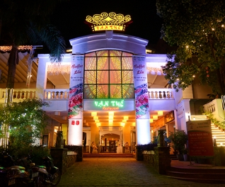 Nhà hàng Vạn Tuế
