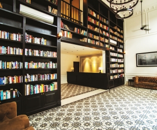 Alcove Library Hotel