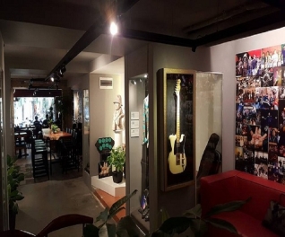 1995 Bức Tường Story