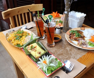 Dahlia Cafe & Restaurant