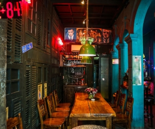 Bar 84