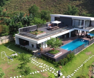 L'Plus Mansion