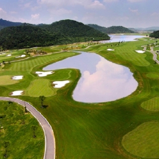 Chơi golf tại Legend Hill Golf Resort - Áp dụng thứ 7 Chủ nhật