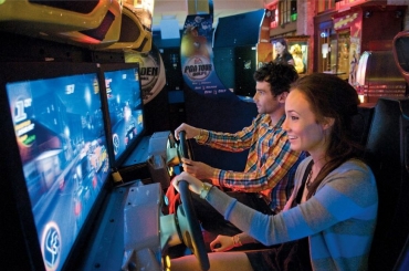 Đua xe mô phỏng – Hoạt động giải trí gây sốt giới trẻ