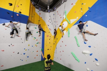 Top 3 địa điểm leo núi trong nhà đáng trải nghiệm nhất Hà Nội