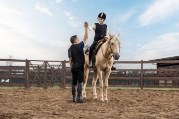 Cưỡi ngựa giải trí - Hoạt động mới lạ giúp nâng cao thể lực