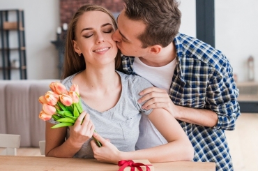 Top 5 Quà Tặng Valentine Ý Nghĩa, Ấn Tượng Dành Cho Người Thân