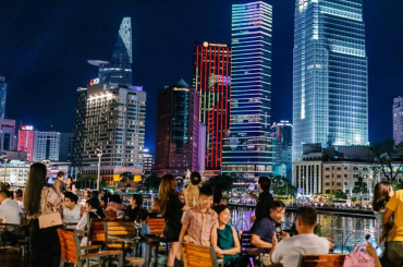 Tour du thuyền trên sông Sài Gòn có gì mà hấp dẫn du khách đến vậy?