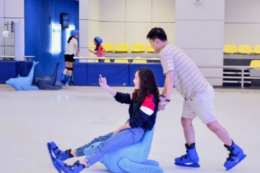Trải nghiệm trượt băng Royal City - Điểm vui chơi cực chill cho giới trẻ